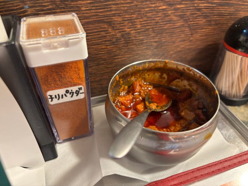 チリパウダー(左)とアチャール(右)