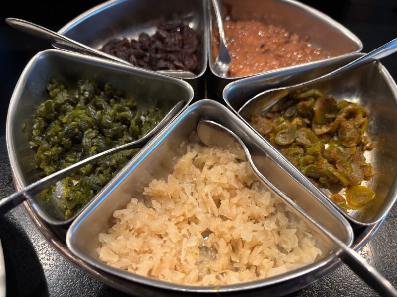 ステーキハウス 榊原のカレーの薬味